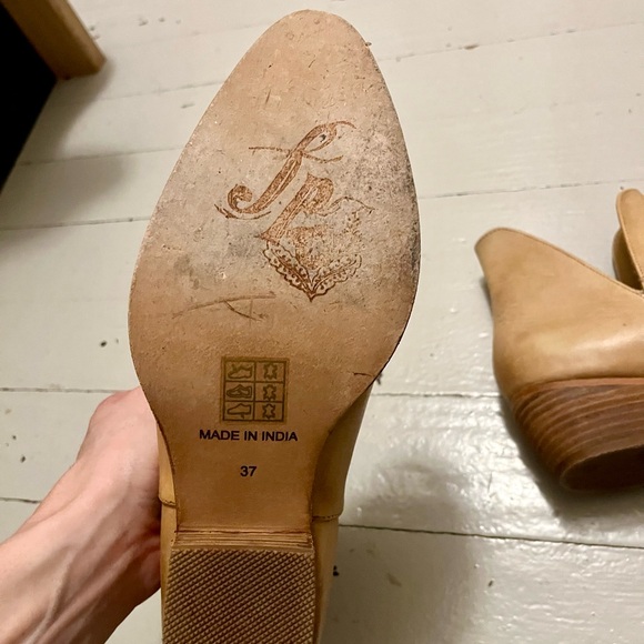 Free People Charm Double V Tan Ankle Booties Leather Size 37 - Picture 4 of 7